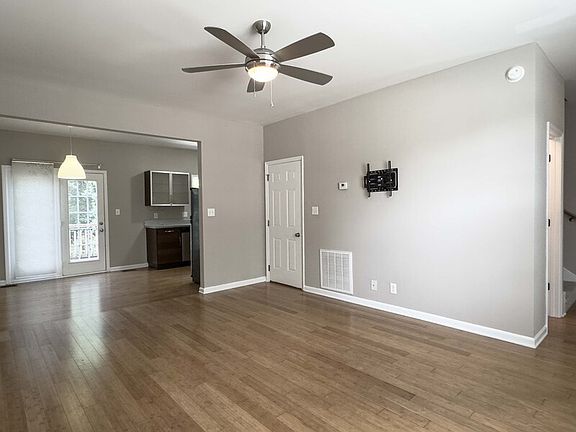 3rd image of 526 S 1st St
