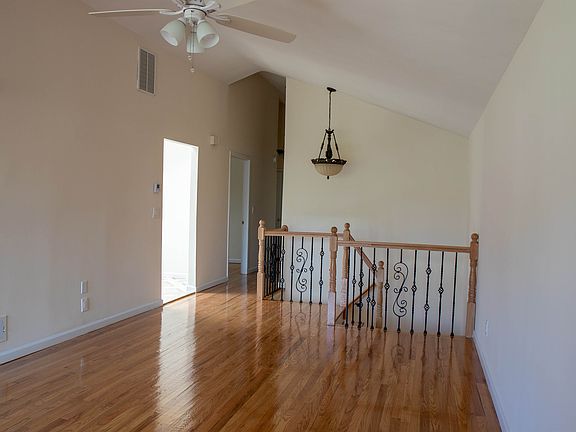 4th image of 262 Lamoka Ave