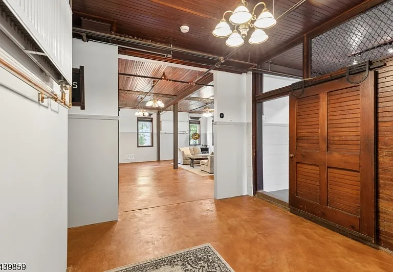 12 Forest Ave — Photo 5