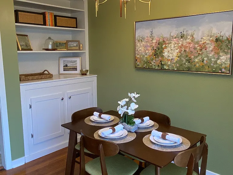 1832 Edgemont Dr — Photo 3