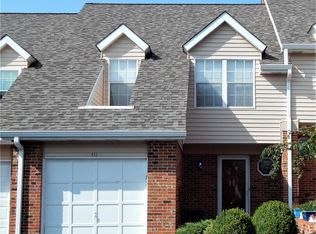 911 Alpine Ridge Dr, Ballwin, MO 63021