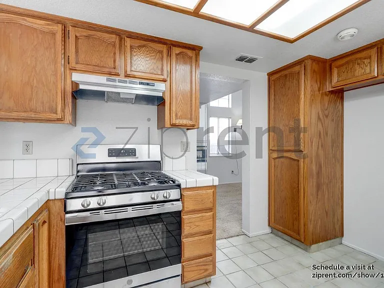 8633 Northam Dr — Photo 6