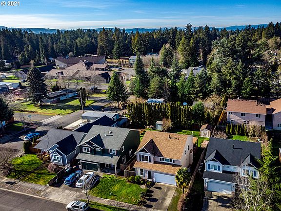5th image of 881 SE 43rd Ave