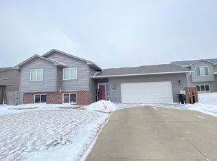 3805 S Linedrive Ave, Sioux Falls, SD 57110