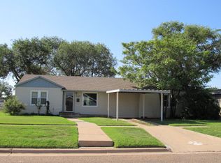 905 W Crosby St, Slaton, TX 79364