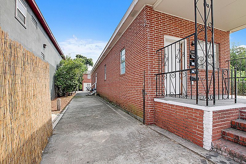 2nd image of 1917 Saint Ann St APT B