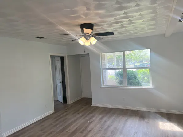 215 Merribrook Trl, Duncanville, TX 75116