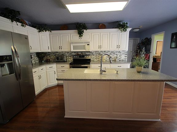 3rd image of 100 Stonebriar Dr