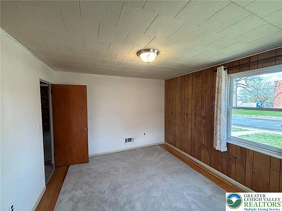 5th image of 662 Minor St