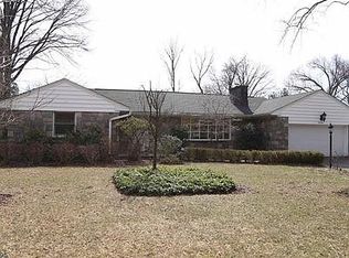 31 Leamoor Dr, Morris Plains, NJ 07950