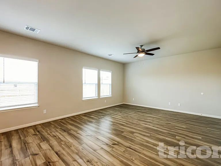 5806 Nyla Way — Photo 3