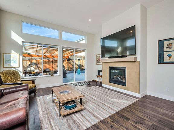 5th image of 297 Pacific Heights Drive