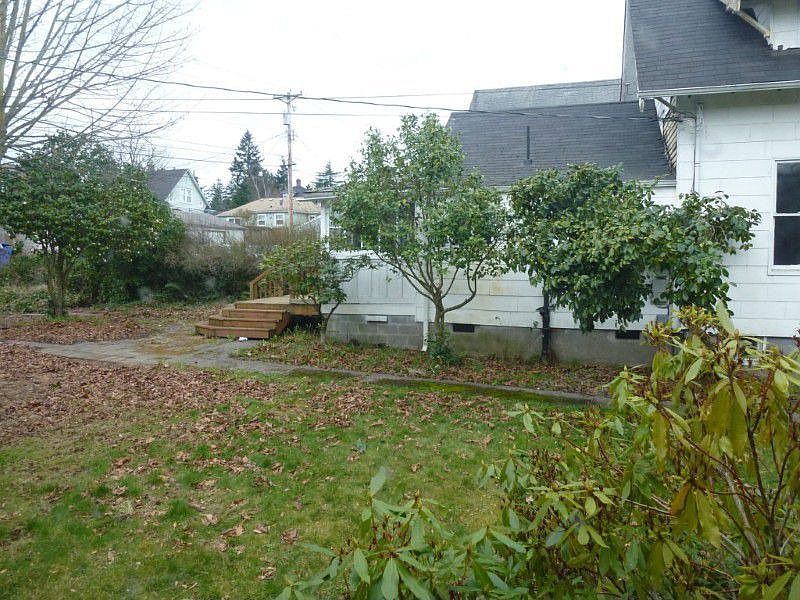 2nd image of 3210 6th Ave