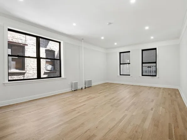 575 Riverside Drive image 5 of 7