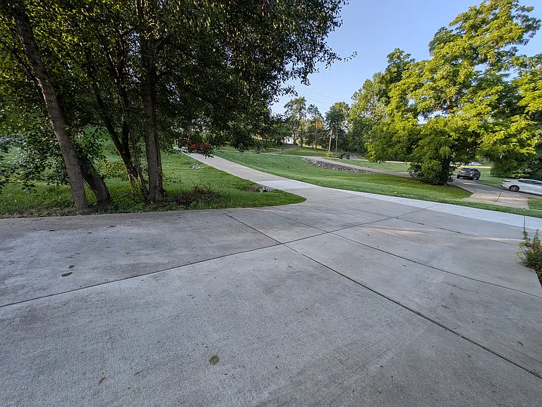 526 Center Ave — Photo 5