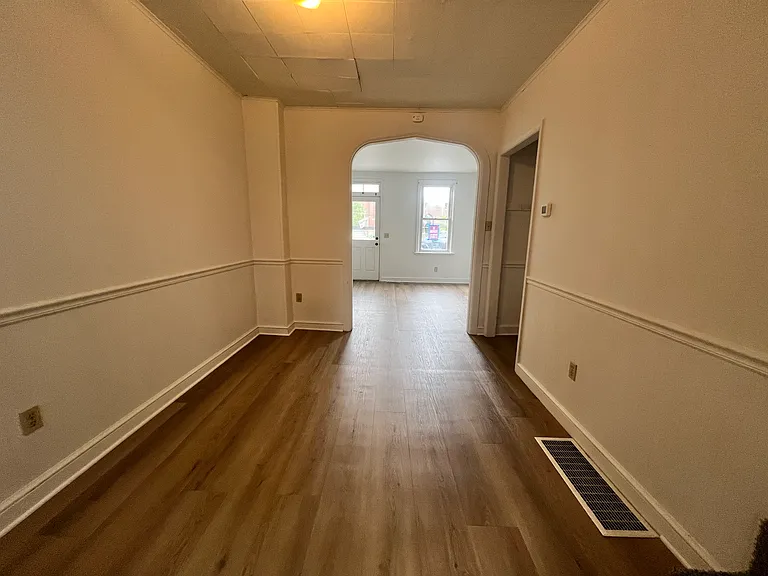 139 E Pomfret St — Photo 9