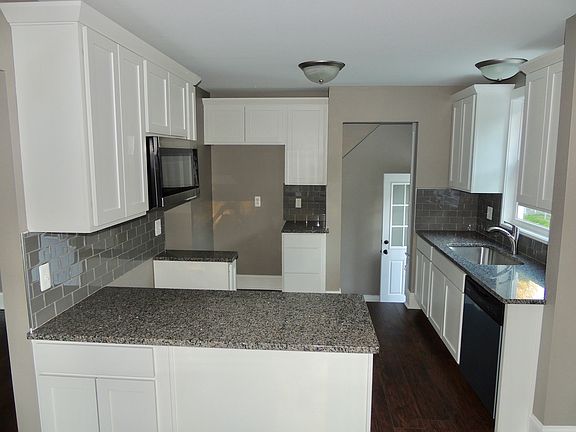 2nd image of 1469 Westlawn St