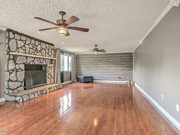 3rd image of 3302 Mayfield Dr