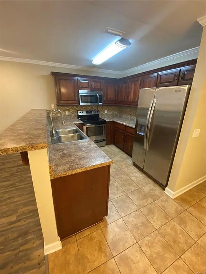 121 Cody Drive - HW/Contact owner — Photo 2