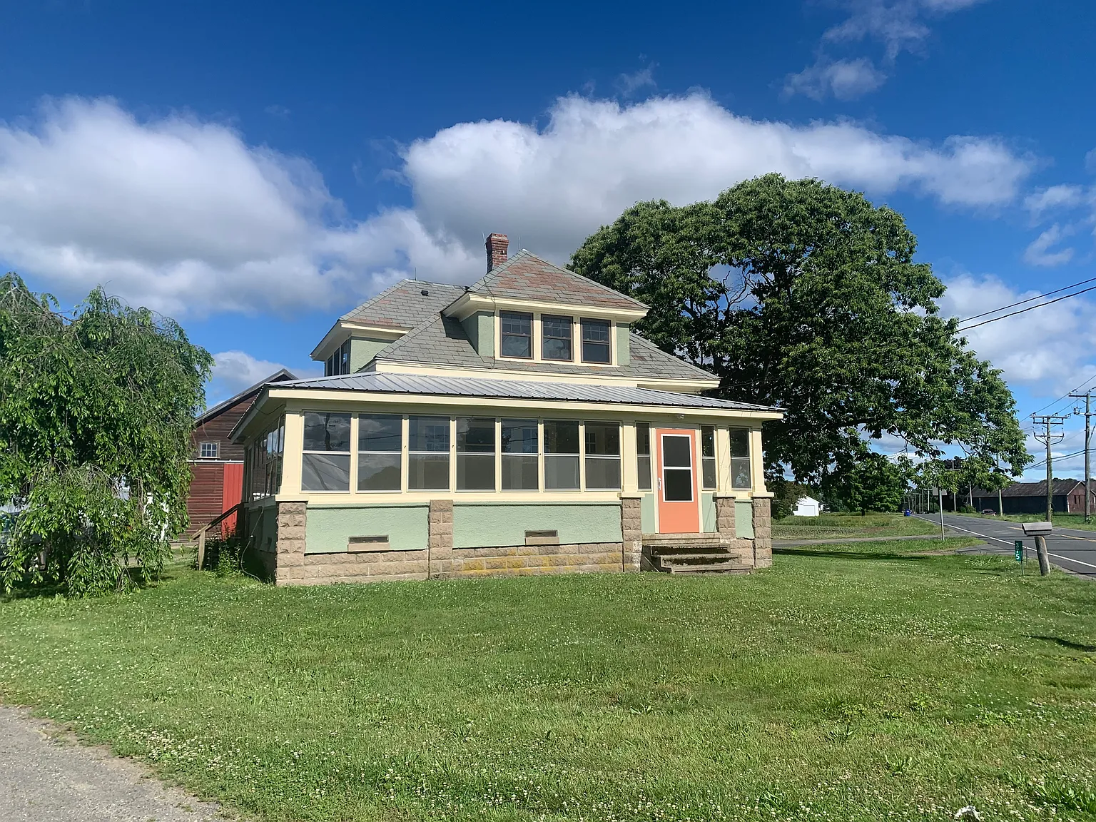 4 bed, 1887 sqft, $2,925 — Photo 2