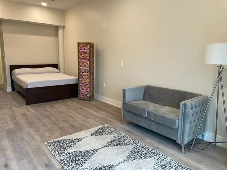 Beautiful Studio and One Bedrooms West Grand Neighborhood — Photo 7