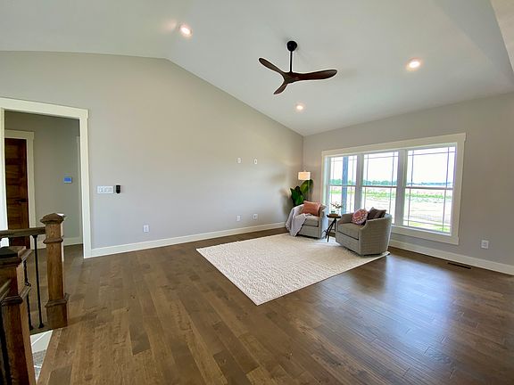 4th image of 3914 Jade Dr