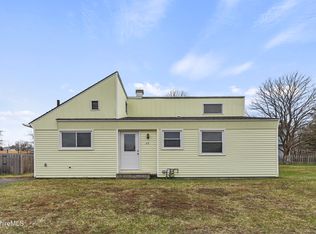 26 Crestview Dr, Pittsfield, MA 01201