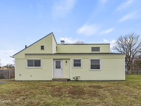 26 Crestview Dr, Pittsfield, MA 01201