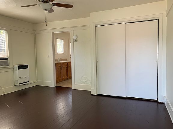 3rd image of 224 W Culver Ave