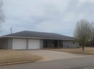 402 N Nevada St, Weatherford, OK 73096
