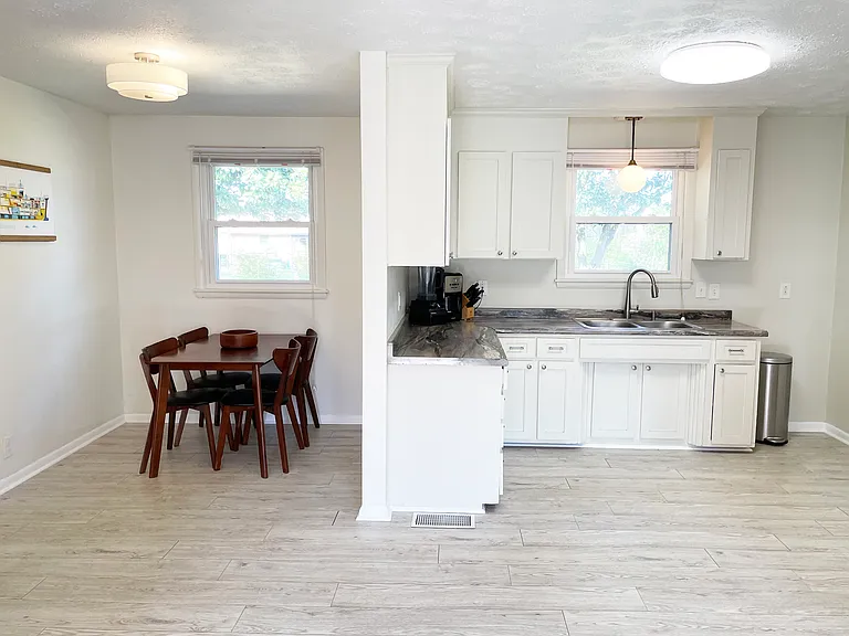 736 Vanderhorst Dr — Photo 7