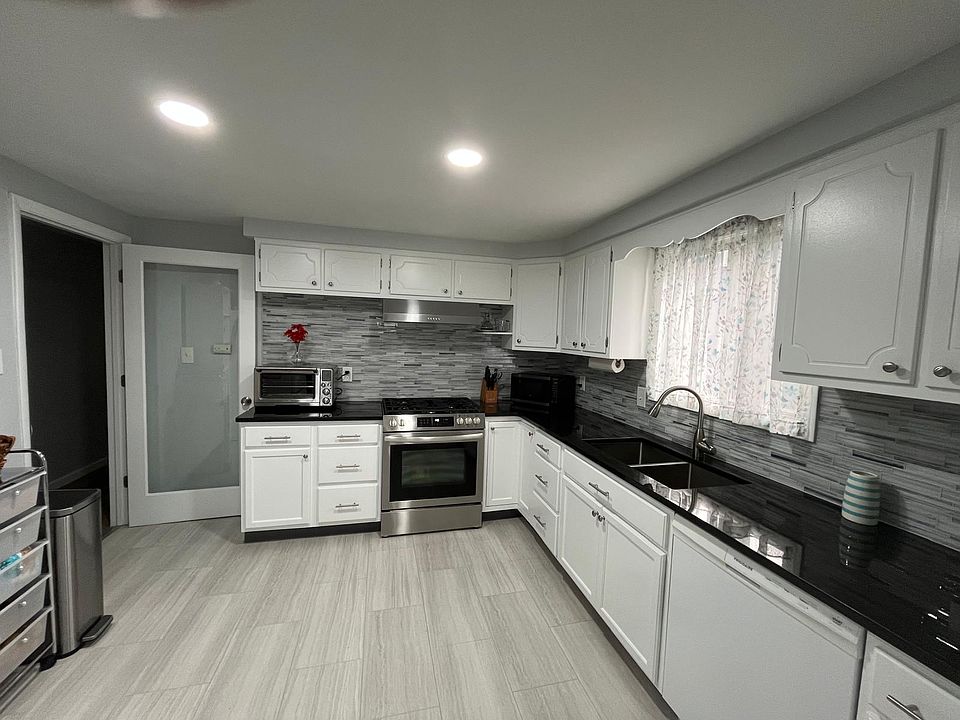1st image of 44 Fairelm Ln #1