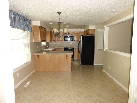 3rd image of 3418 NE 136th Ave