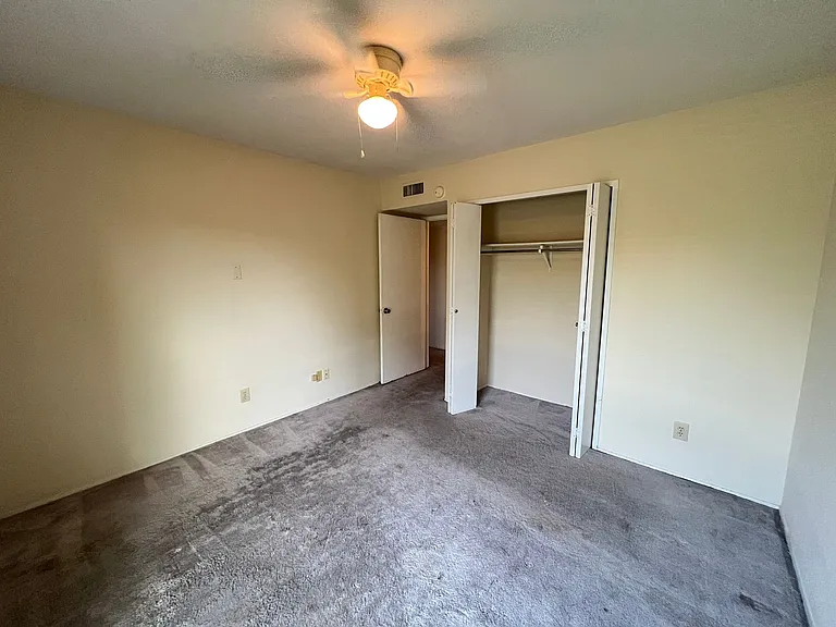 2107 Victoria Rd — Photo 29