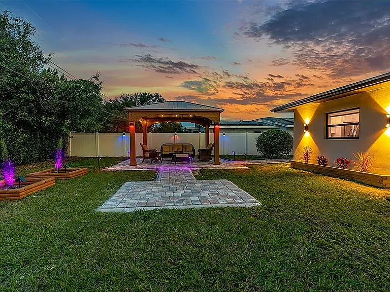 1654 Suffolk Dr — Photo 34
