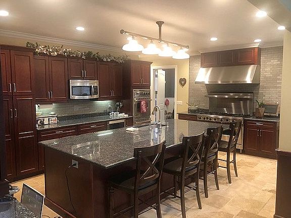 2nd image of 28030 Cambridge Dr
