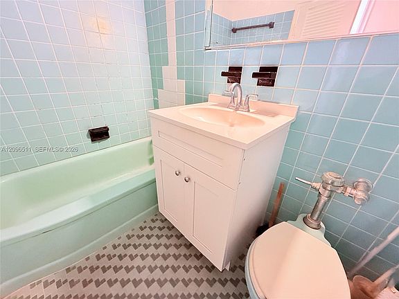 4th image of 255 W 24th St APT 435