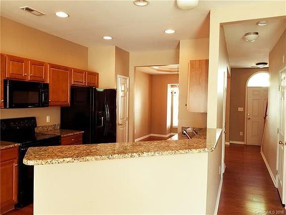 5th image of 129 Beverly Chase Ln