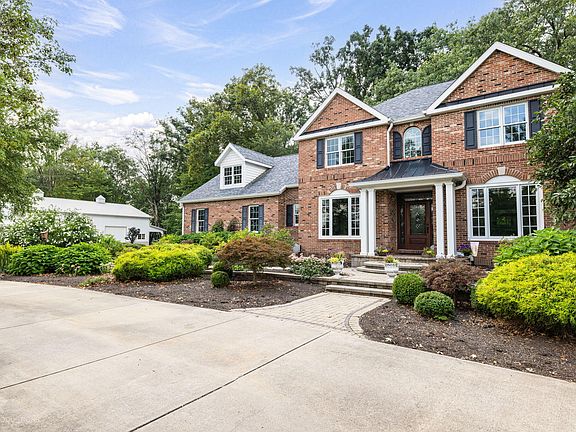 2nd image of 128 Wind Whistle Dr