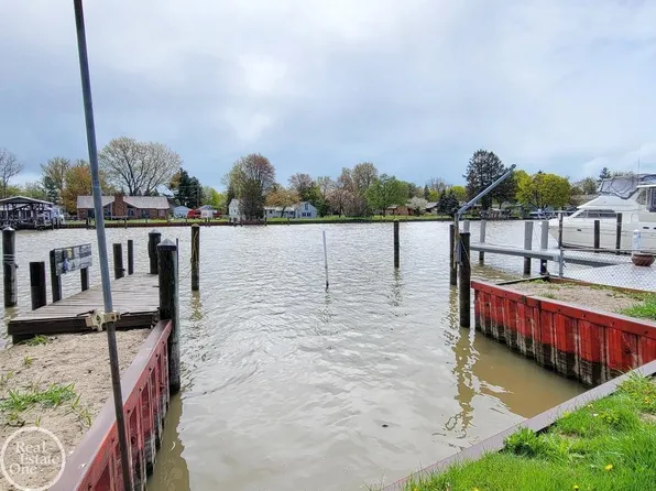 29668 Old North River Rd, Harrison Township, MI 48045