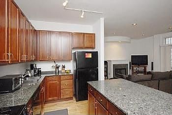 5th image of 333 N Jefferson St APT 504