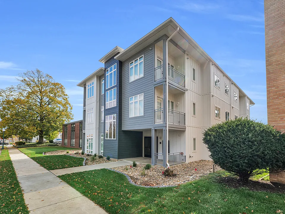 305 W Clark St #204