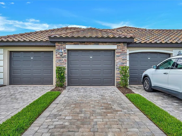 5577 Palmer Cir #201 — Photo 34