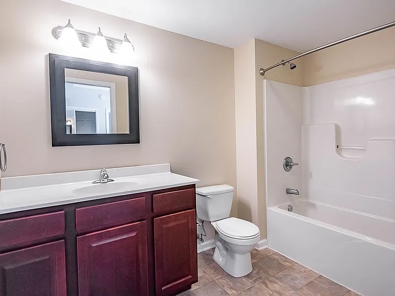 Tenth & College Horizons Apartments — Photo 49