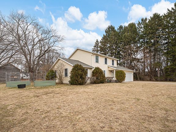 3rd image of 765 Oakridge Rd