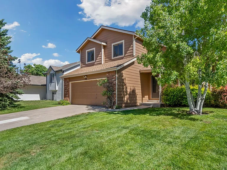718 Justice Dr — Photo 2