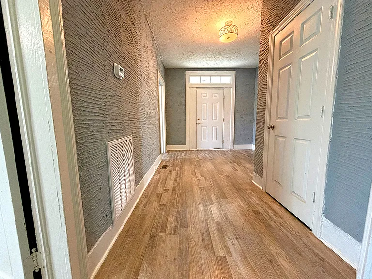 740 Arlington St — Photo 7