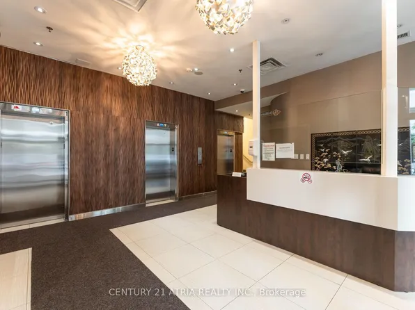 55 Centre Ave #1402, Toronto, ON M5G 2H5
