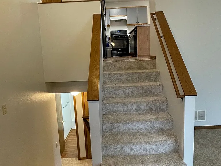 1210 Clover Ridge Ct — Photo 3