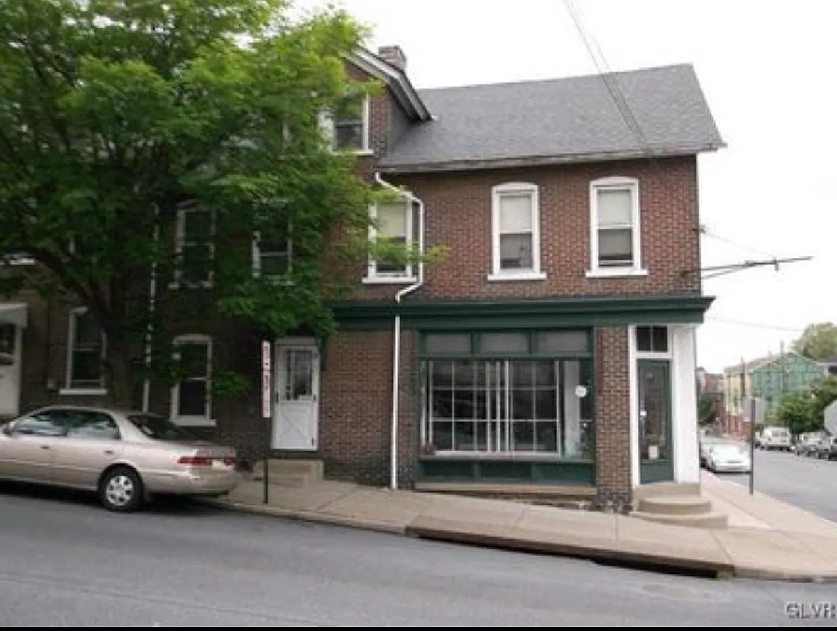 3 bed, 1100 sqft, $1,600 — Photo 3